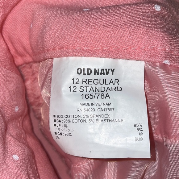 Old Navy size 12 fits like a 10 Peach, polka dots capris. - Picture 6 of 7